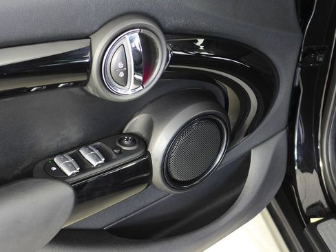 Used 2019 MINI Cooper 4-Door Hardtop image 12