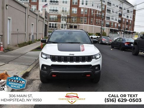 Used 2025 Jeep Compass Trailhawk AWD/4WD image 2