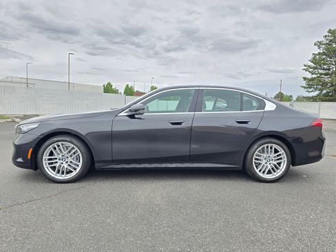 Certified 2025 BMW 540i xDrive w/ Premium Package AWD/4WD image 36