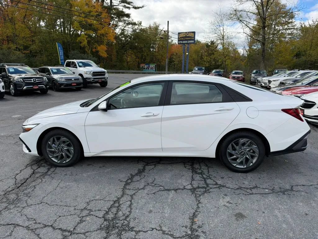 Used 2024 Hyundai Elantra SEL FWD image 5