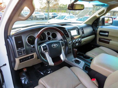 Used 2014 Toyota Sequoia Platinum image 13
