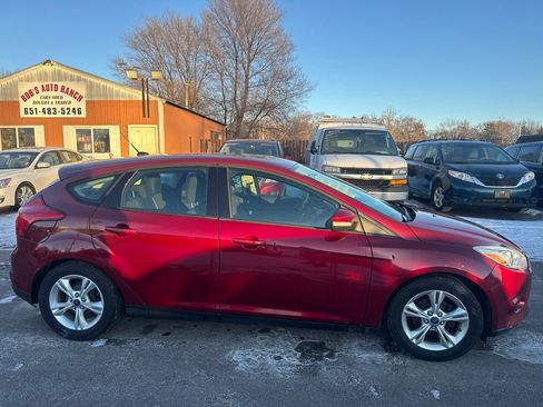 Used 2013 Ford Focus SE w/ SE Winter Pkg image 4