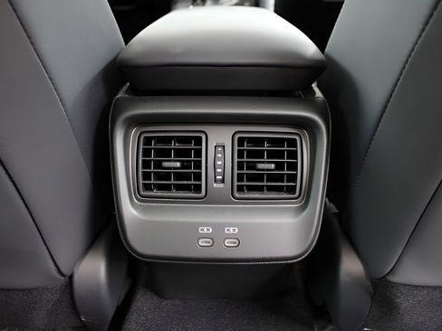 Used 2023 Toyota Crown Limited image 27