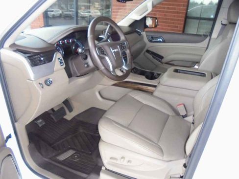 Used 2019 GMC Yukon SLT w/ Premium Edition image 7