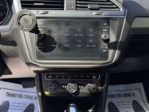 Used 2020 Volkswagen Tiguan SE FWD image 4