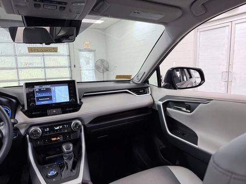 Used 2021 Toyota RAV4 Limited AWD/4WD image 28