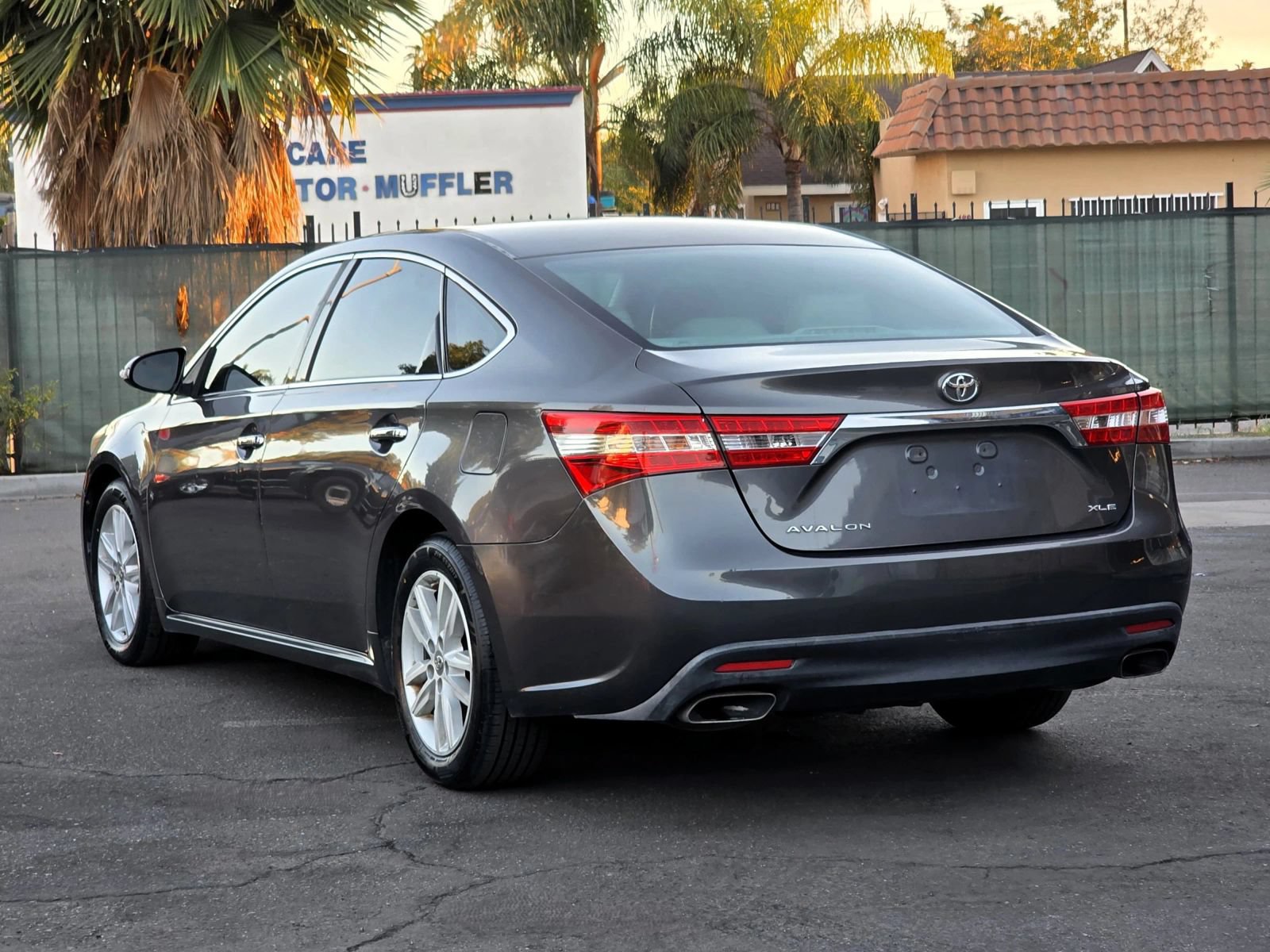 Used 2013 Toyota Avalon XLE FWD image 4