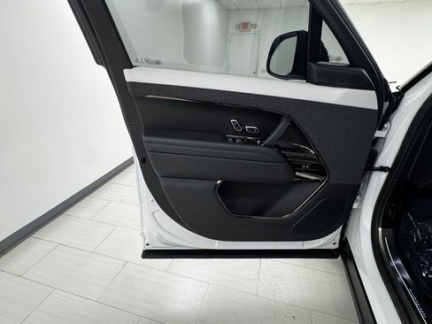 Used 2024 Land Rover Range Rover Sport Autobiography image 9