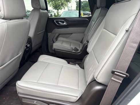 Used 2022 GMC Yukon SLT w/ SLT Luxury Package RWD image 11
