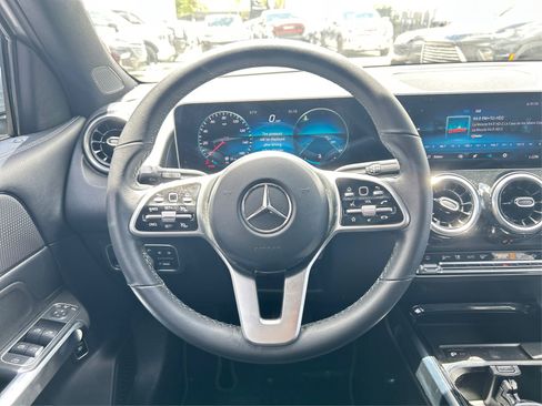 Used 2021 Mercedes-Benz GLB 250 4MATIC w/ Premium Package image 21