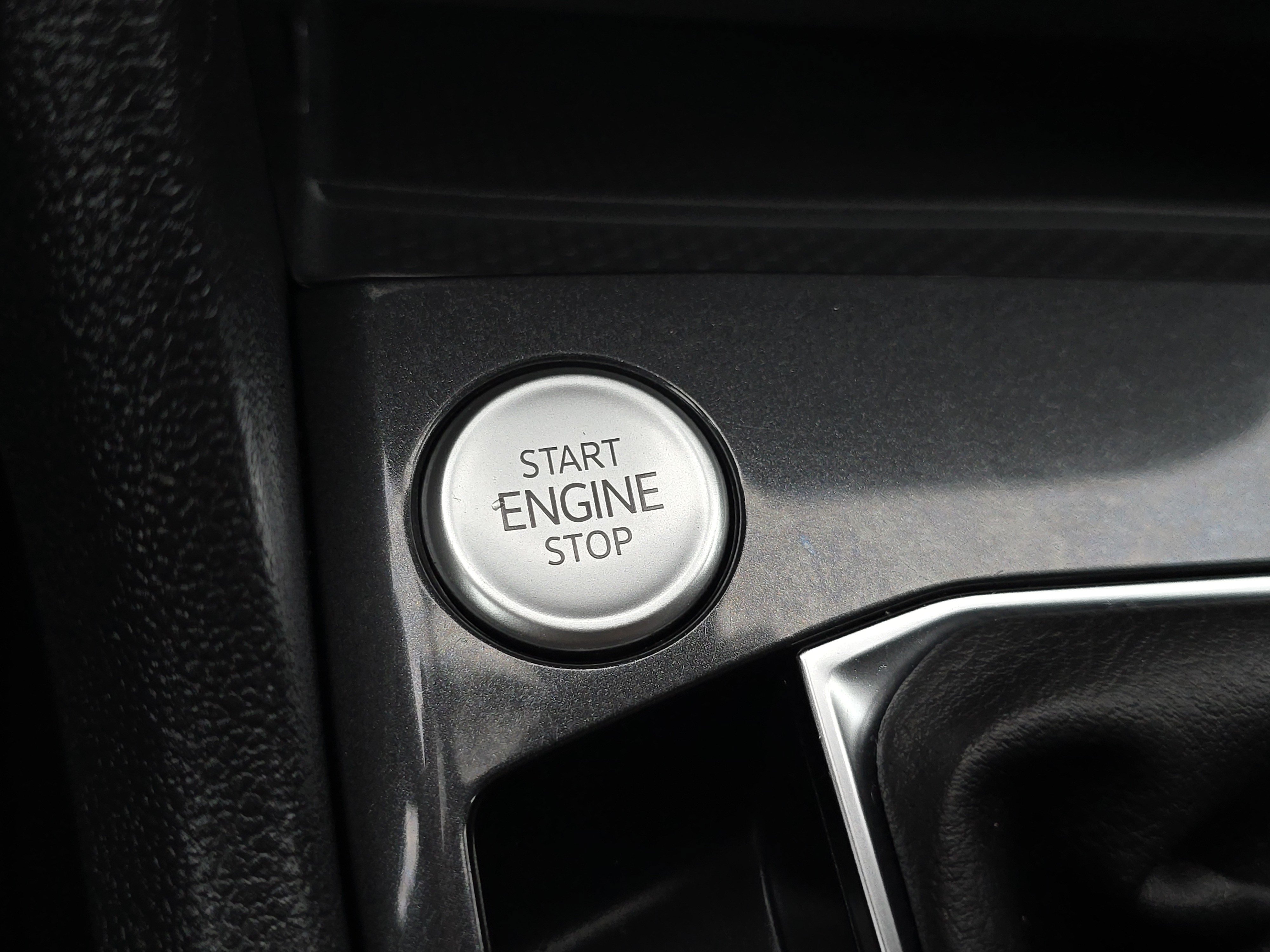 Certified 2024 Volkswagen Tiguan SE R-Line AWD/4WD image 25