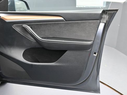 Used 2023 Tesla Model Y Long Range image 40