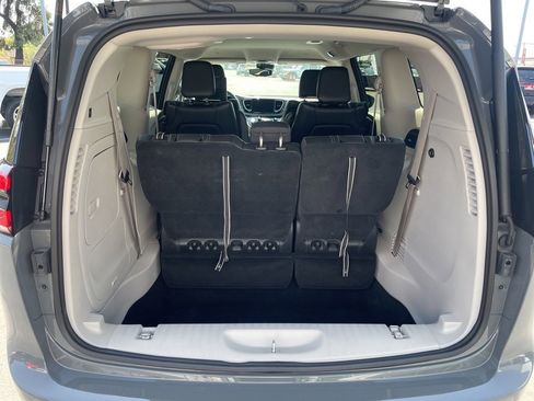 Used 2022 Chrysler Pacifica Touring-L w/ Uconnect Theater Family Group image 7