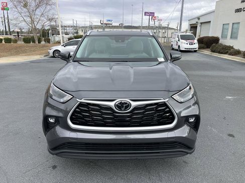 Certified 2023 Toyota Highlander XLE image 8