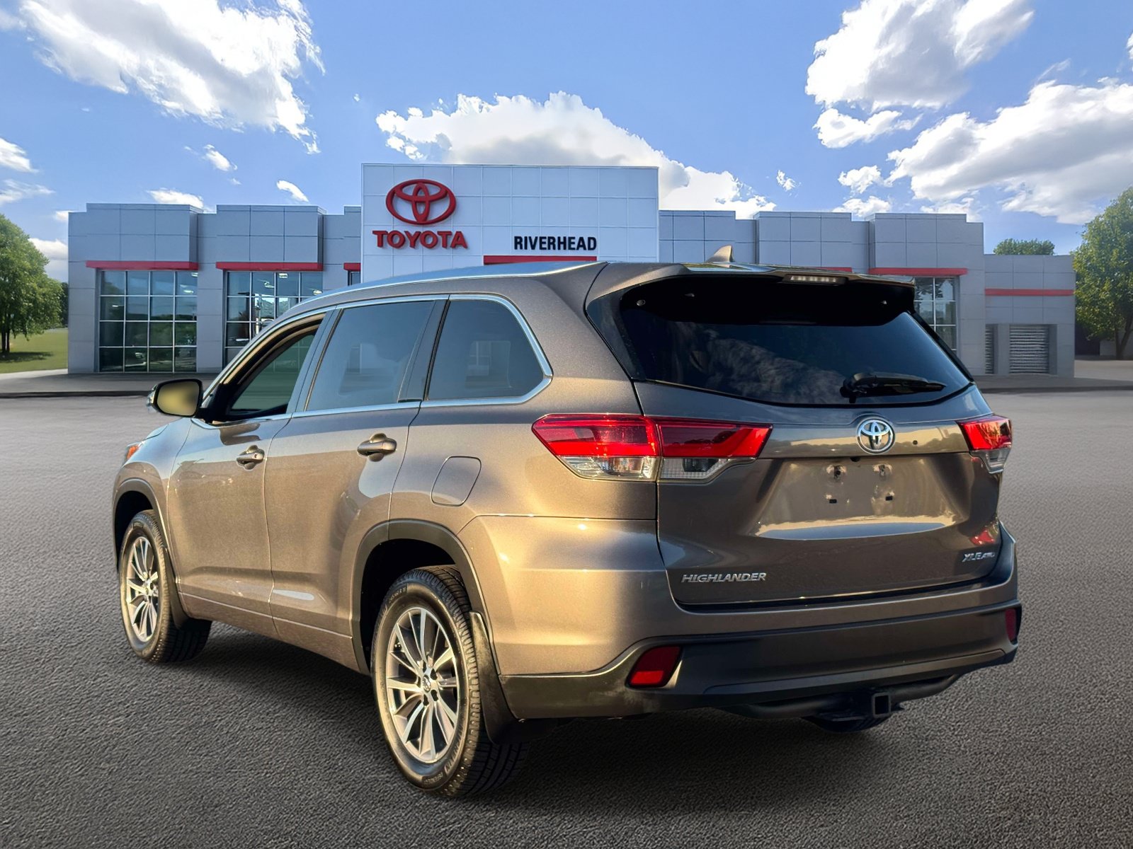 Used 2018 Toyota Highlander XLE AWD/4WD image 5