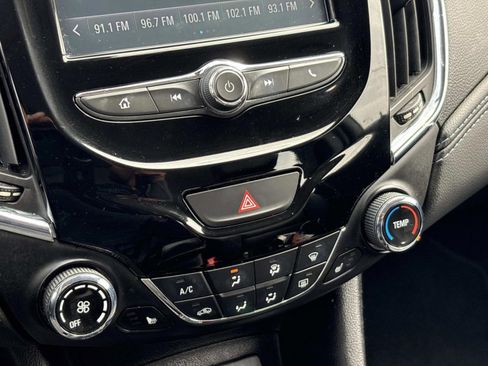 Used 2017 Chevrolet Cruze Premier image 30