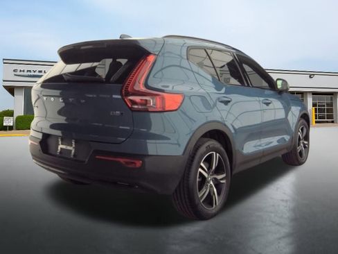 Used 2024 Volvo XC40 B5 Core AWD/4WD image 5