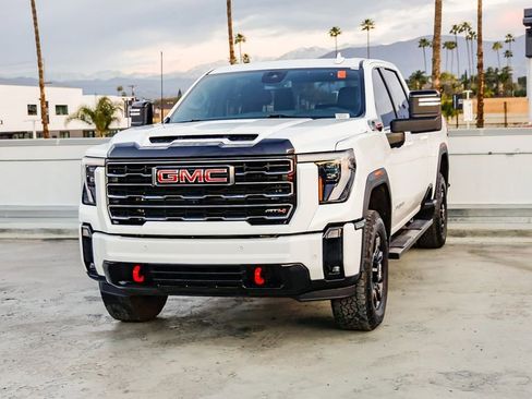 Used 2025 GMC Sierra 2500 AT4 image 4