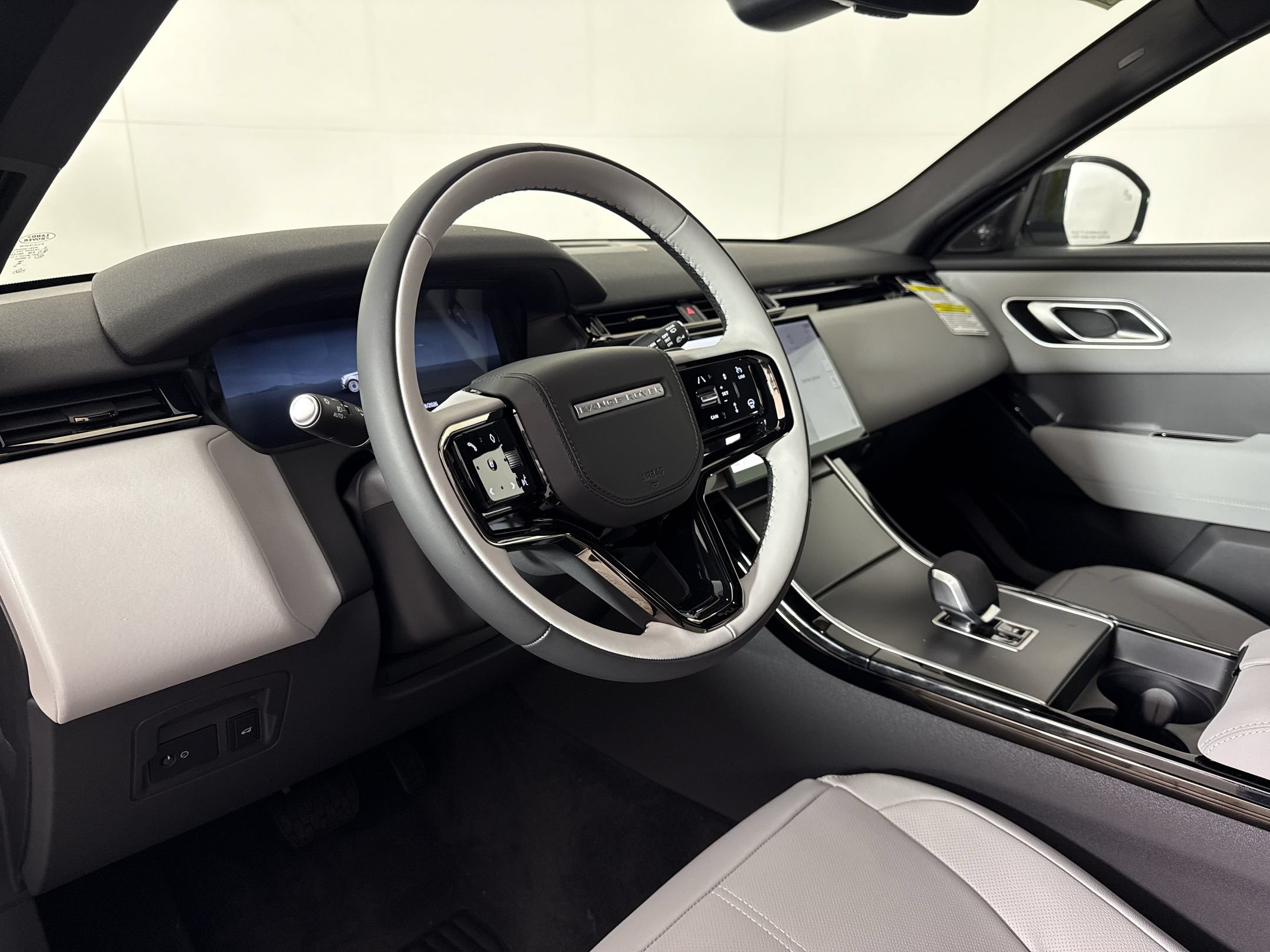 New 2026 Land Rover Range Rover Velar S AWD/4WD image 4