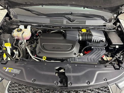 Used 2023 Chrysler Pacifica Touring-L FWD image 27