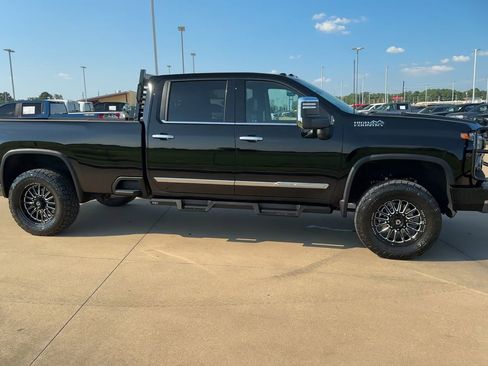 Used 2024 Chevrolet Silverado 3500 High Country w/ High Country Premium Package AWD/4WD image 9