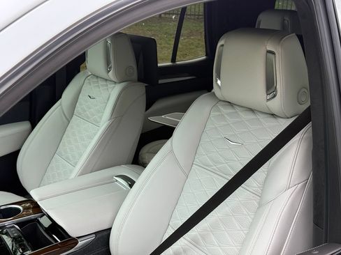 New 2026 Cadillac Escalade Platinum Sport AWD/4WD image 15