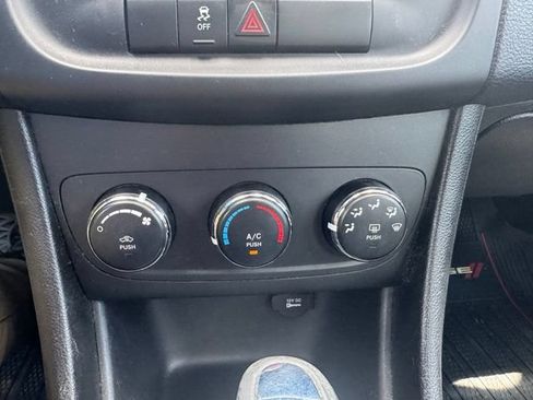 Used 2013 Dodge Avenger SE FWD image 14