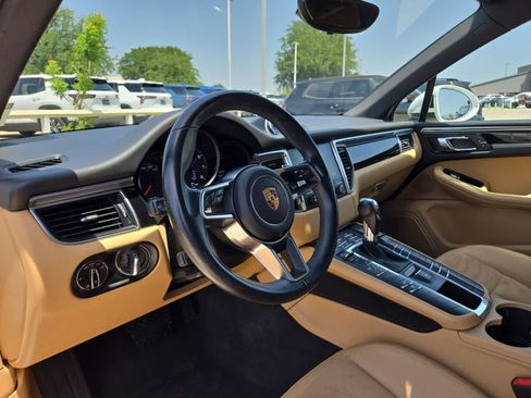 Used 2018 Porsche Macan AWD/4WD image 2
