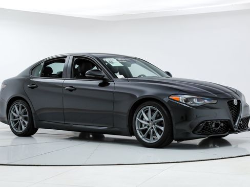 New 2025 Alfa Romeo Giulia w/ Driving Assist Package RWD image 7