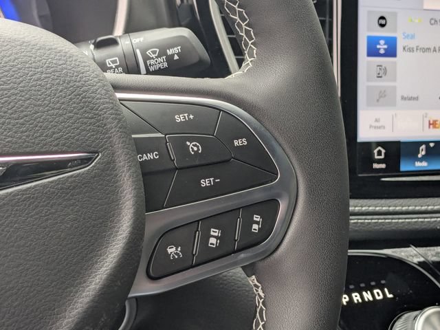 New 2026 Chrysler Pacifica Select AWD/4WD image 16