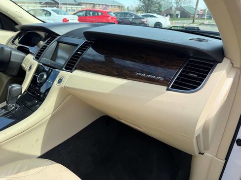 Used 2013 Ford Taurus Limited image 12