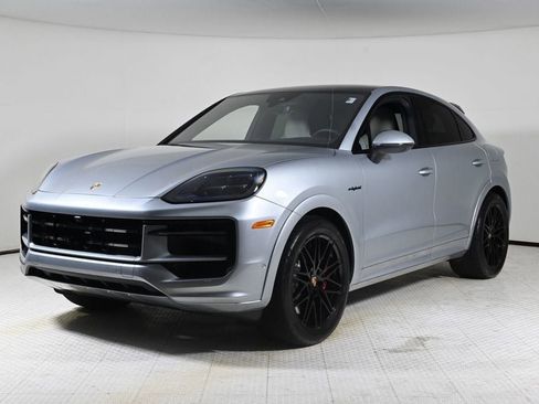 Certified 2025 Porsche Cayenne S image 1