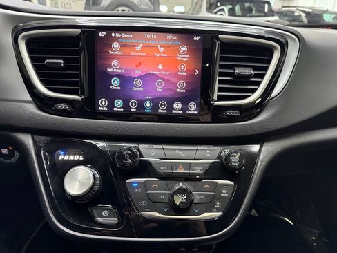 Used 2020 Chrysler Pacifica Touring-L Plus w/ S Appearance Package FWD image 26