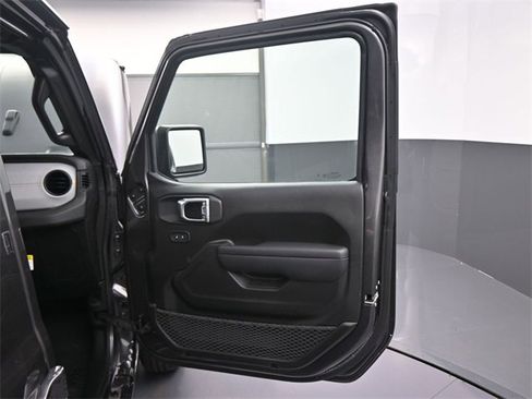 New 2025 Jeep Gladiator Sport image 33