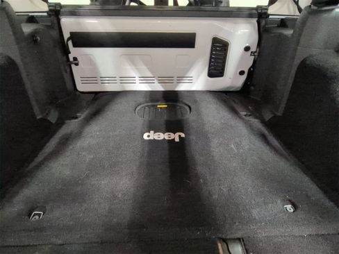 Certified 2017 Jeep Wrangler Unlimited Rubicon image 33