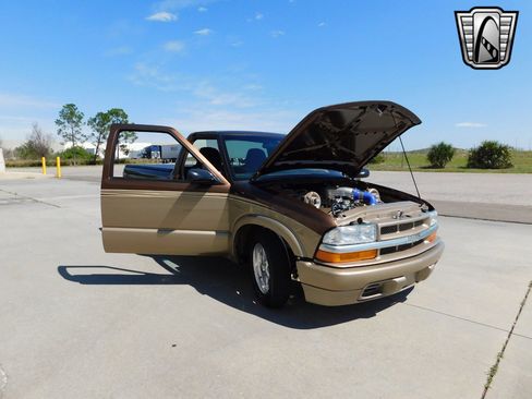 Used 2000 Chevrolet S10 Pickup LS w/ Preferred Equipment Group image 22