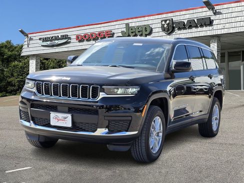 New 2025 Jeep Grand Cherokee L Laredo image 2
