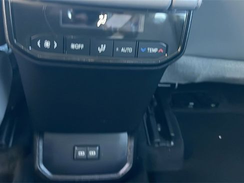 Used 2023 Toyota Highlander XLE image 39