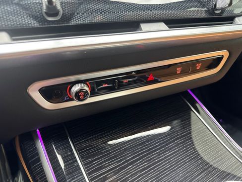 Used 2024 BMW X7 xDrive40i w/ M Sport Package image 71