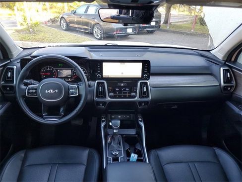 Used 2022 Kia Sorento EX w/ Panoramic Sunroof Package image 28