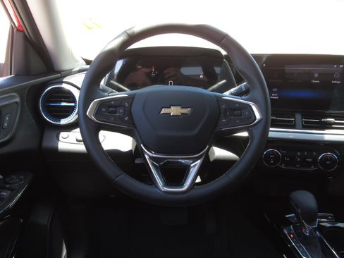 Used 2026 Chevrolet Trax LT w/ Driver Confidence Package FWD image 22