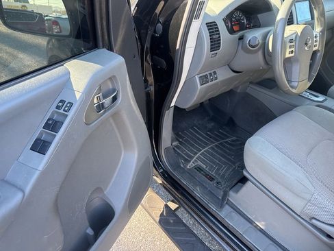 Used 2020 Nissan Frontier SV w/ Midnight Edition Floor Mats image 11