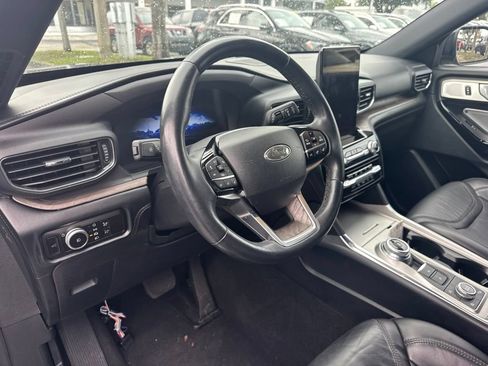 Used 2023 Ford Explorer Platinum w/ Technology Package AWD/4WD image 9