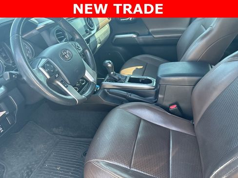 Used 2016 Toyota Tacoma Limited image 7