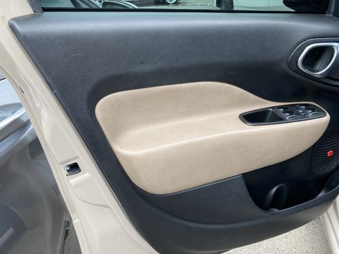 Used 2014 FIAT 500L Lounge FWD image 12