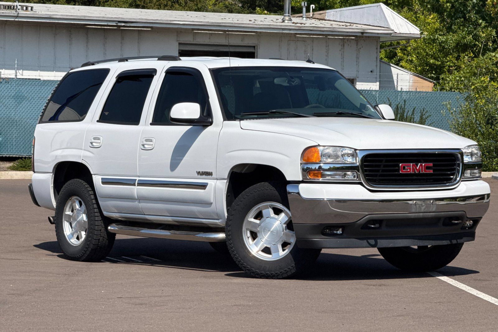Used 2005 GMC Yukon SLE AWD/4WD image 2