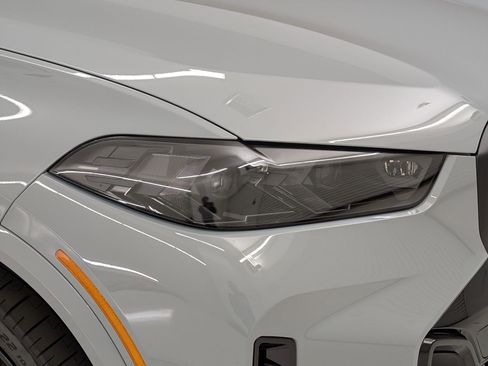 New 2026 BMW X5 sDrive40i w/ M Sport Package image 3