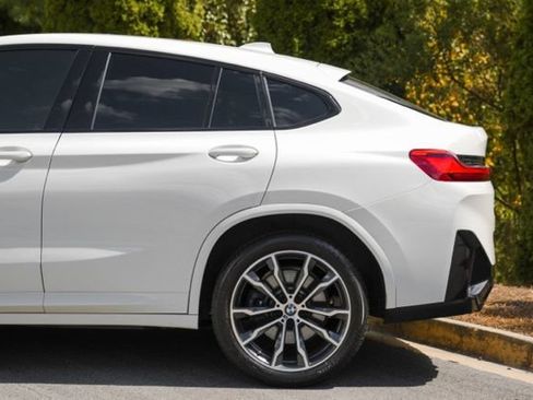 Used 2022 BMW X4 xDrive30i AWD/4WD image 6