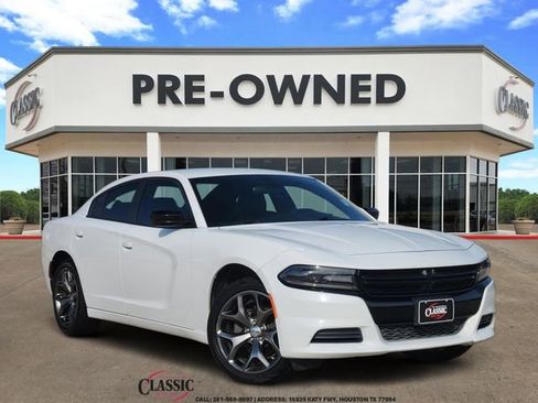 Used 2019 Dodge Charger SXT w/ Blacktop Package RWD image 1