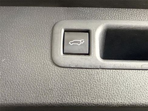 Used 2023 Toyota Highlander LE FWD image 35